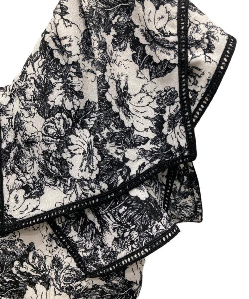 Snidel（スナイデル）Snidel (スナイデル) ラッフルカラーワンピース ホワイト×ブラックの古着・服飾アイテム