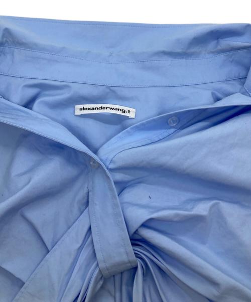ALEXANDER WANG（アレキサンダー・ワン）ALEXANDER WANG (アレキサンダー・ワン) コットンツイストフロントクロップドシャツ スカイブルーの古着・服飾アイテム