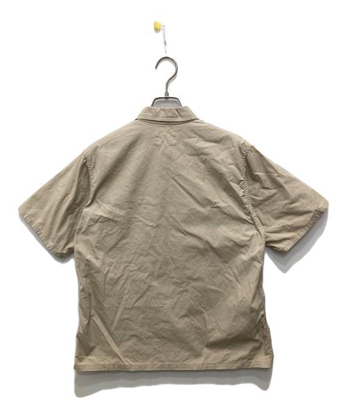 YAECA LIKE WEAR（ヤエカライクウェア）YAECA LIKE WEAR (ヤエカライクウェア) ベイカーS/Sシャツ ベージュ サイズ:Mの古着・服飾アイテム