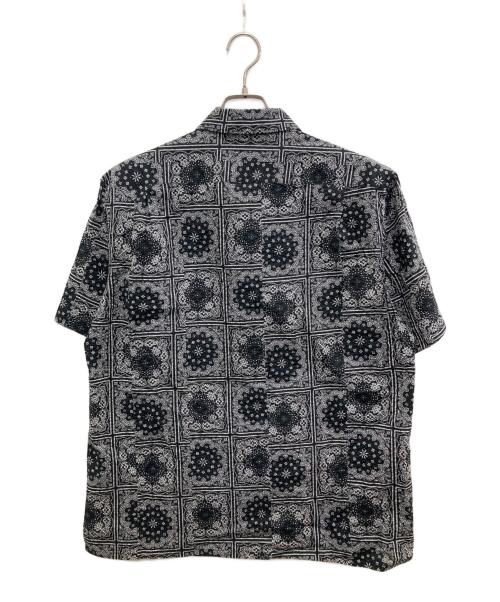 BARNEYS NEWYORK（バーニーズ・ニューヨーク）BARNEYS NEWYORK (バーニーズ・ニューヨーク) ペイズリーS/Sシャツ ブラック サイズ:Lの古着・服飾アイテム