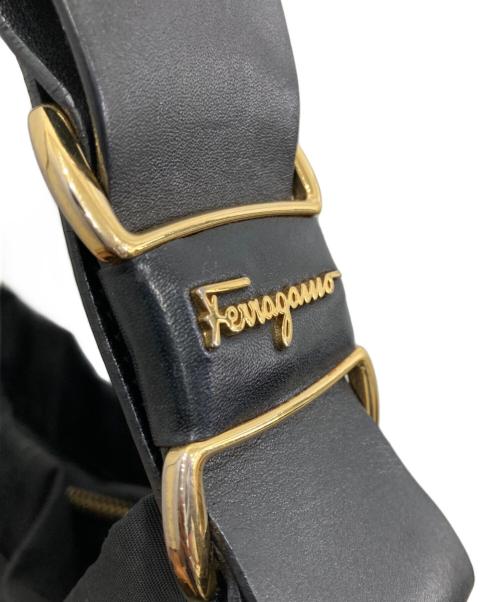 Salvatore Ferragamo（サルヴァトーレ フェラガモ）Salvatore Ferragamo (サルヴァトーレ フェラガモ) ヴァラワンショルダーバッグ ブラックの古着・服飾アイテム