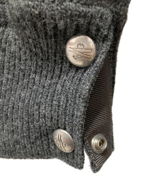 MONCLER GAMME BLEU（モンクレール ガム ブルー）MONCLER GAMME BLEU (モンクレール ガム ブルー) MAGLIONE TRICOT CARDIGAN/カーディガン/マリオーネ トリコ カーディガン グレー サイズ:Ｓの古着・服飾アイテム