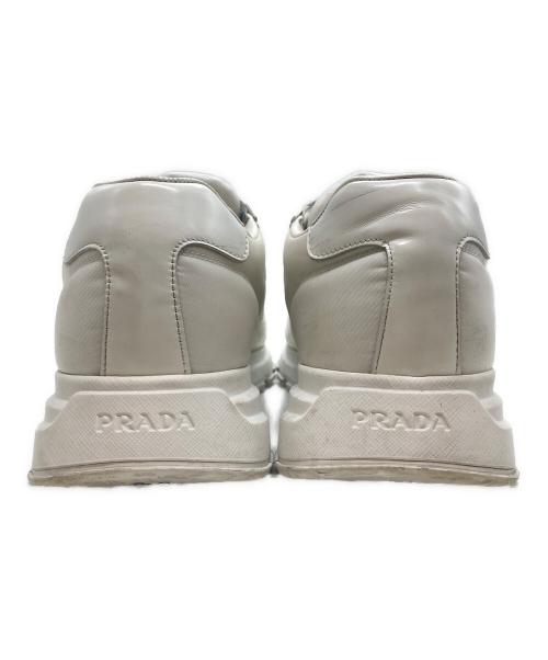 PRADA（プラダ）PRADA (プラダ) Prax 01 Re-Nylon ブラッシュドレザースニーカー ホワイト サイズ:7の古着・服飾アイテム