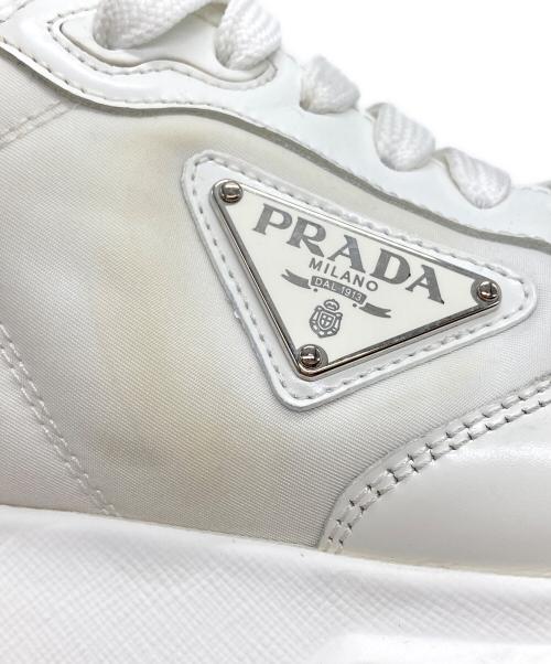 PRADA（プラダ）PRADA (プラダ) Prax 01 Re-Nylon ブラッシュドレザースニーカー ホワイト サイズ:7の古着・服飾アイテム