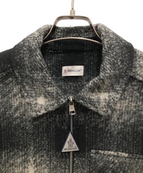 MONCLER（モンクレール）MONCLER (モンクレール) Zip-up overshirt/ジップアップ・オーバーシャツ ホワイト×ブラック サイズ:S 未使用品の古着・服飾アイテム