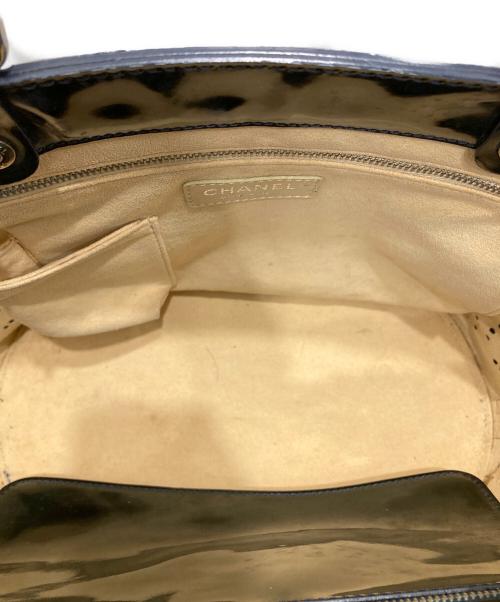CHANEL NO5（シャネルナンバー５）CHANEL NO5 (シャネルナンバー５) パンチングハンドバッグ オリーブの古着・服飾アイテム