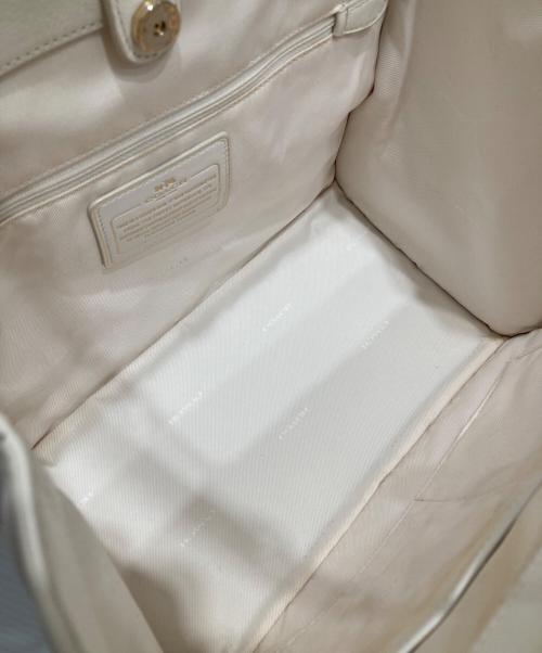 COACH（コーチ）COACH (コーチ) クロスビー キャリーオールバッグ ベージュの古着・服飾アイテム