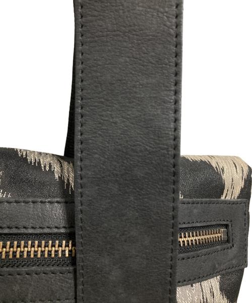 Vivienne Westwood（ヴィヴィアンウエストウッド）Vivienne Westwood (ヴィヴィアンウエストウッド) フラップトートバッグ ブラック×グレーの古着・服飾アイテム