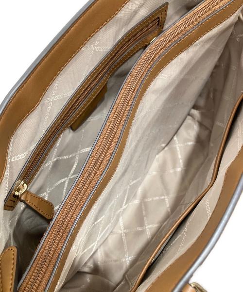 MICHAEL KORS（マイケルコース）MICHAEL KORS (マイケルコース) VOYAGER PVC EW シグネチャー トートバッグ ブラウン×ベージュの古着・服飾アイテム