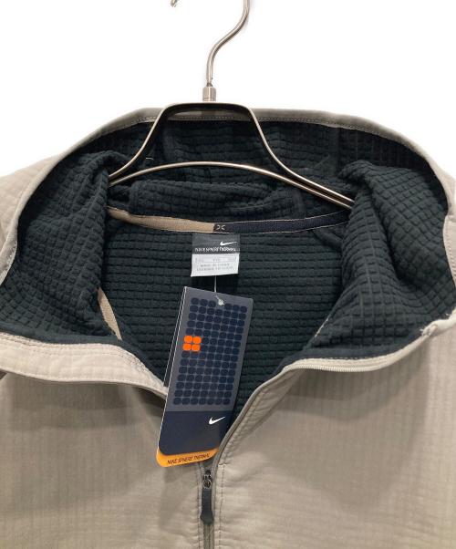 NIKE（ナイキ）NIKE (ナイキ) ジップアップフードジャケット ベージュ サイズ:XXL 未使用品の古着・服飾アイテム