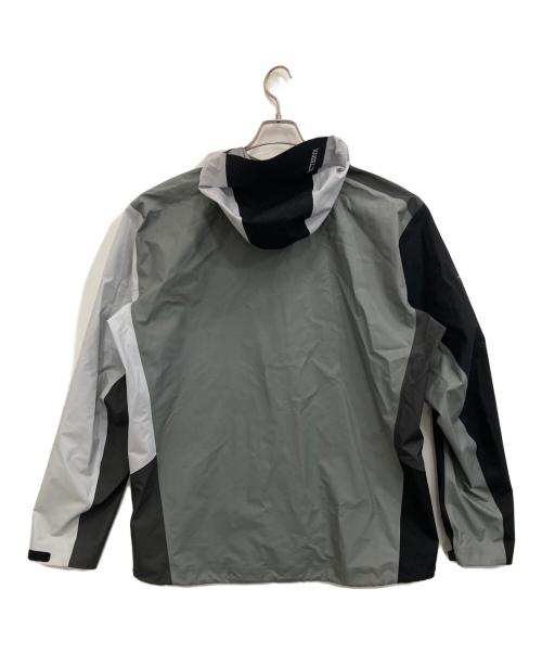 ARC'TERYX（アークテリクス）ARC'TERYX (アークテリクス) BEAMS (ビームス) 別注WABI SABI Beta Jacket グレー×ブラック サイズ:XLの古着・服飾アイテム