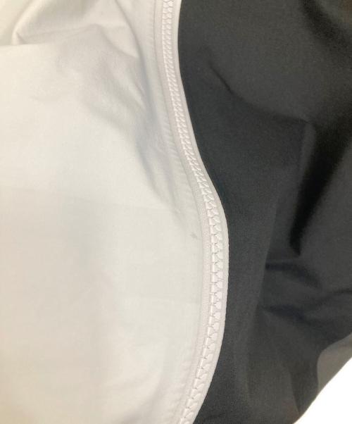 ARC'TERYX（アークテリクス）ARC'TERYX (アークテリクス) BEAMS (ビームス) 別注WABI SABI Beta Jacket グレー×ブラック サイズ:XLの古着・服飾アイテム