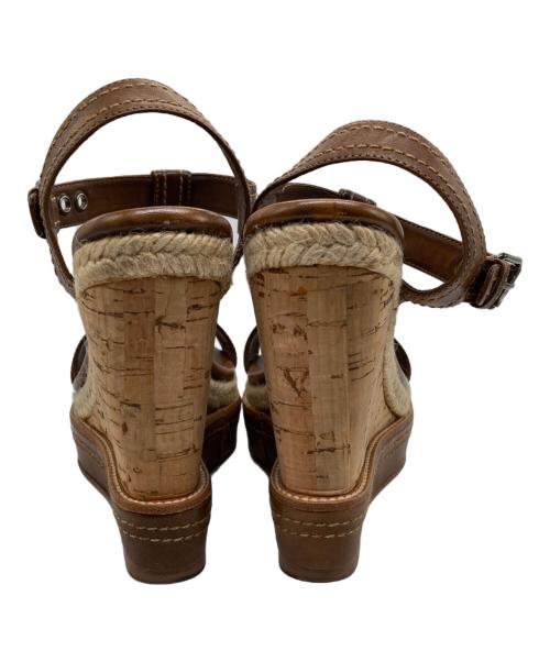 MIU MIU（ミュウミュウ）MIU MIU (ミュウミュウ) Tストラップウェッジソールサンダル ブラウン サイズ:23.5の古着・服飾アイテム