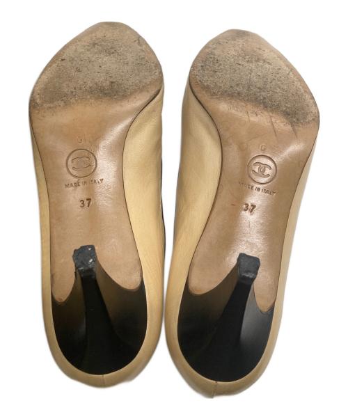 CHANEL（シャネル）CHANEL (シャネル) バイカラーパンプス ベージュ サイズ:23.5の古着・服飾アイテム