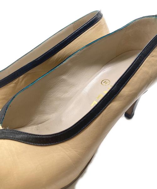 CHANEL（シャネル）CHANEL (シャネル) バイカラーパンプス ベージュ サイズ:23.5の古着・服飾アイテム