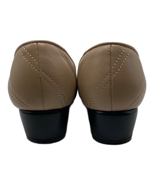 Salvatore Ferragamo（サルヴァトーレ フェラガモ）Salvatore Ferragamo (サルヴァトーレ フェラガモ) ヴァラリボンパンプス ベージュ サイズ:5 1/2の古着・服飾アイテム