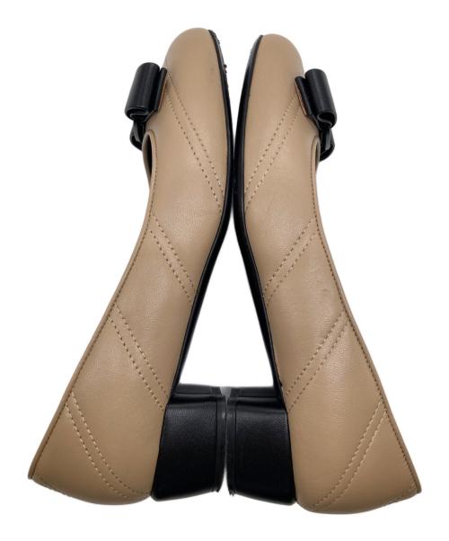 Salvatore Ferragamo（サルヴァトーレ フェラガモ）Salvatore Ferragamo (サルヴァトーレ フェラガモ) ヴァラリボンパンプス ベージュ サイズ:5 1/2の古着・服飾アイテム