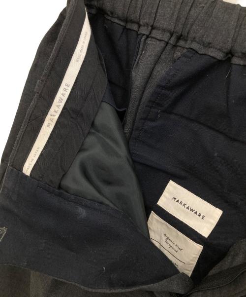 MARKAWARE（マーカウェア）MARKAWARE (マーカウェア) CLASSIC FIT TROUSERS ORGANIC WOOL TROPICAL グレー サイズ:1の古着・服飾アイテム