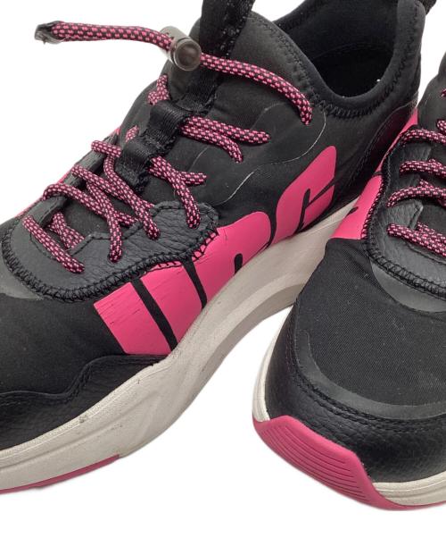 UGG（アグ）UGG (アグ) ローカットスニーカー ブラック×ピンク サイズ:25の古着・服飾アイテム