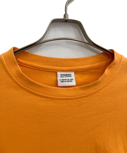 vetement（ヴェットモン）vetement (ヴェットモン) 袖ロゴロングスリーブカットソー オレンジ サイズ:表記無しの古着・服飾アイテム
