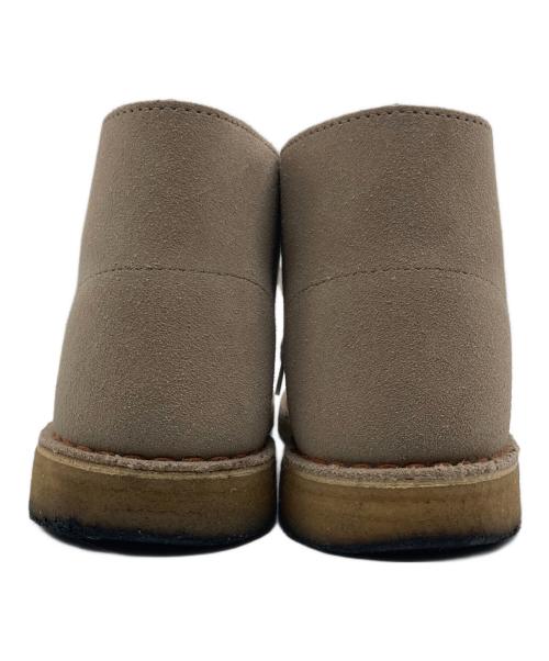 CLARKS ORIGINALS（クラークス オリジナルズ）CLARKS ORIGINALS (クラークス オリジナルズ) スウェードチャッカーブーツ ベージュ サイズ:27.5の古着・服飾アイテム