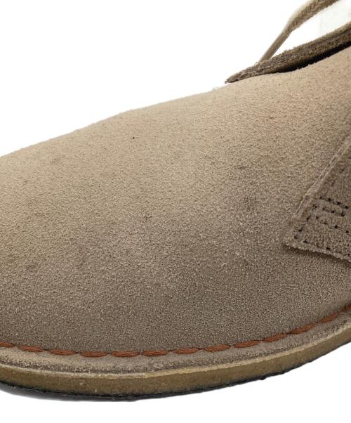 CLARKS ORIGINALS（クラークス オリジナルズ）CLARKS ORIGINALS (クラークス オリジナルズ) スウェードチャッカーブーツ ベージュ サイズ:27.5の古着・服飾アイテム