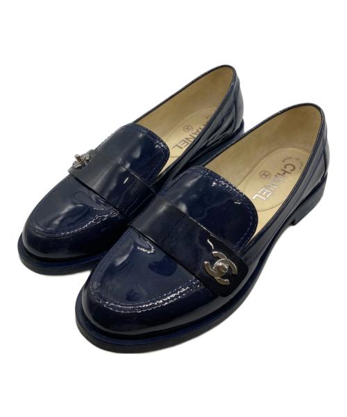 CHANEL（シャネル）CHANEL (シャネル) ターンロックモチーフローファー ネイビー サイズ:37Cの古着・服飾アイテム