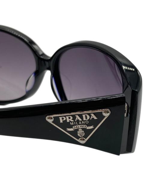 PRADA（プラダ）PRADA (プラダ) サイドロゴプレートサングラス ブラック サイズ:61-14の古着・服飾アイテム