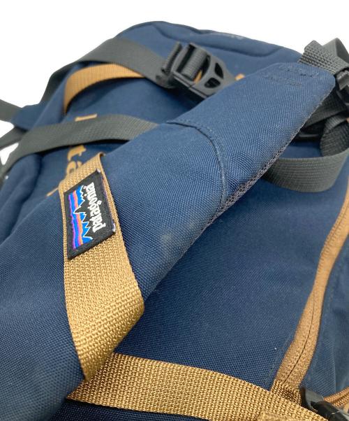 Patagonia（パタゴニア）Patagonia (パタゴニア) アトムスリング ボディバッグ ネイビーの古着・服飾アイテム