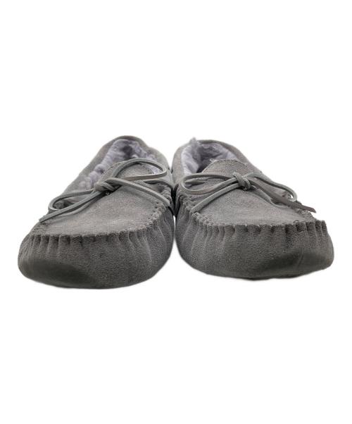UGG（アグ）UGG (アグ) モカシンシューズ グレー サイズ:25の古着・服飾アイテム