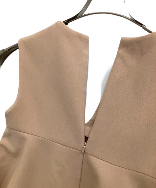 YOKO CHAN（ヨーコチャン）YOKO CHAN (ヨーコチャン) パールスリットラインブラウス ベージュ サイズ:40の古着・服飾アイテム