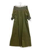 BORDERS at BALCONYボーダーズアットバルコニー）の古着「オフショルダーワンピース」｜カーキ