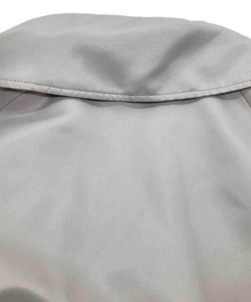 MaxMara（マックスマーラ）MaxMara (マックスマーラ) ダブルブレストサテンケープトレンチコート ベージュ サイズ:不明の古着・服飾アイテム