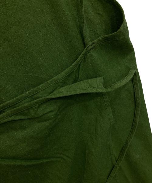 BASERANGE（ベースレンジ）BASERANGE (ベースレンジ) シルクエプロンドレス グリーン サイズ:XSの古着・服飾アイテム