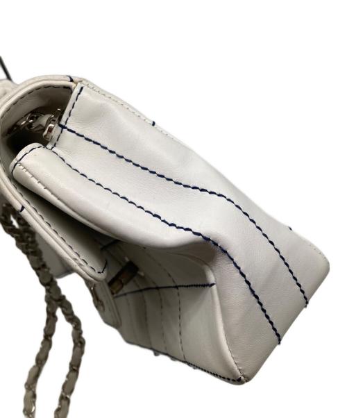 CHANEL（シャネル）CHANEL (シャネル) チェーンショルダーバッグ ホワイトの古着・服飾アイテム