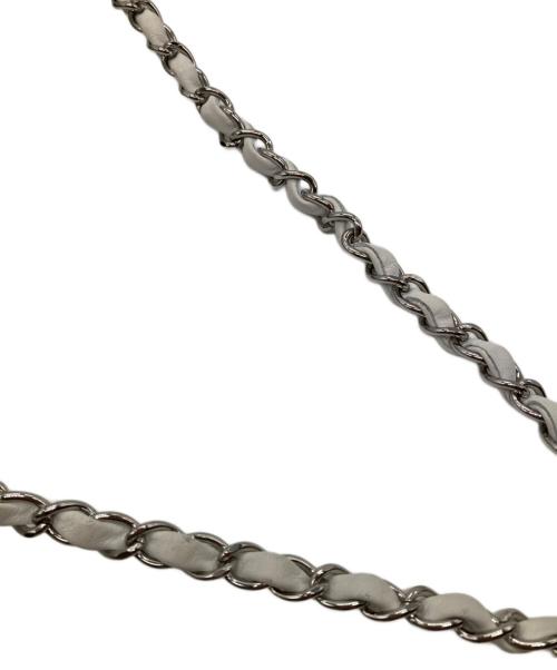 CHANEL（シャネル）CHANEL (シャネル) チェーンショルダーバッグ ホワイトの古着・服飾アイテム