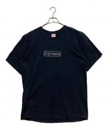 SUPREME（シュプリーム）の古着「カウズチョークロゴTシャツ」｜ネイビー