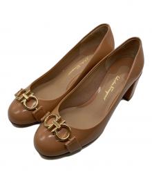 Salvatore Ferragamo（サルヴァトーレ フェラガモ）の古着「ガンチーニパテントパンプス」｜ピンクベージュ