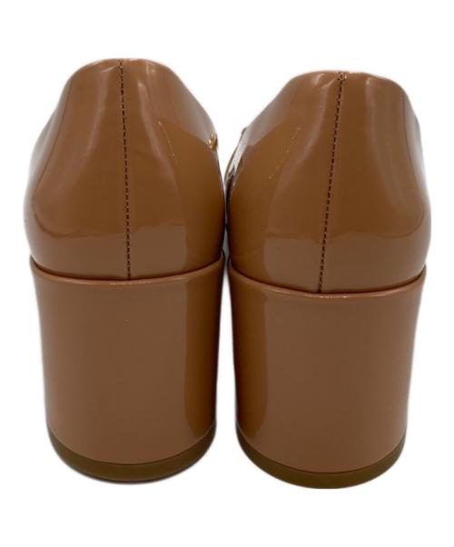 Salvatore Ferragamo（サルヴァトーレ フェラガモ）Salvatore Ferragamo (サルヴァトーレ フェラガモ) ガンチーニパテントパンプス ピンクベージュ サイズ:5Dの古着・服飾アイテム