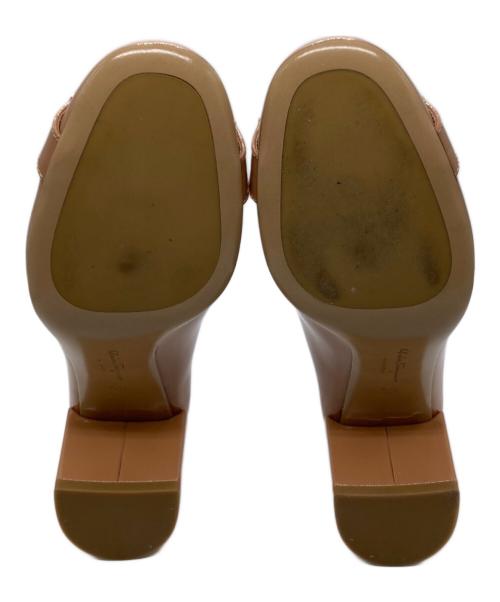 Salvatore Ferragamo（サルヴァトーレ フェラガモ）Salvatore Ferragamo (サルヴァトーレ フェラガモ) ガンチーニパテントパンプス ピンクベージュ サイズ:5Dの古着・服飾アイテム