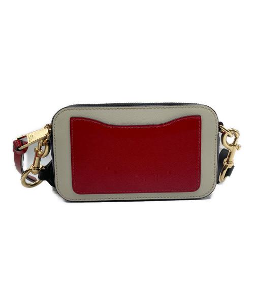 THE MARC JACOBS（ザマークジェイコブス）the marc jacobs (ザマークジェイコブス) スナップショットショルダーバッグ ベージュ×レッドの古着・服飾アイテム