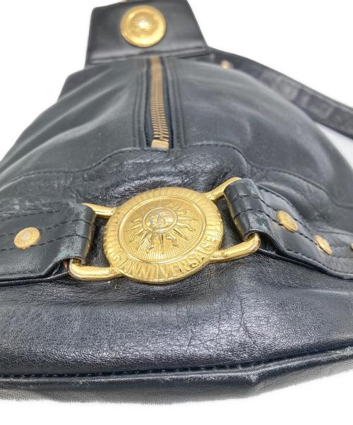 GIANNI VERSACE（ジャンニ・ヴェルサーチ）GIANNI VERSACE (ジャンニ・ヴェルサーチ) メデューサロゴレザーバッグ ブラックの古着・服飾アイテム