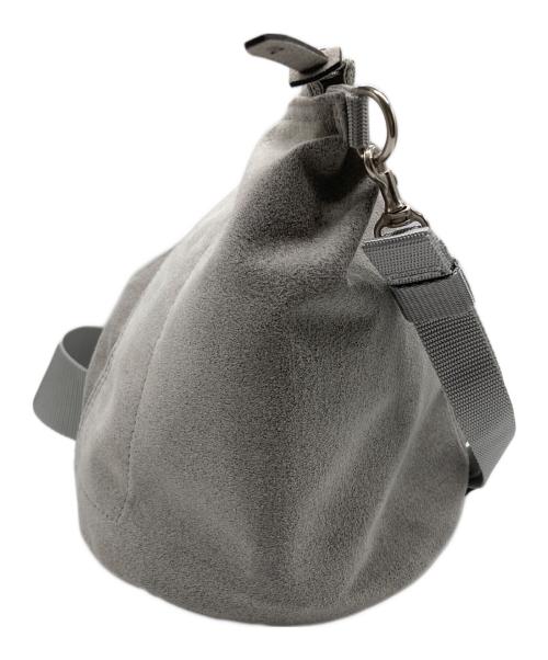 zattu（ザッツ）zattu (ザッツ) マイクロファイバースエードショルダーバッグ グレーの古着・服飾アイテム