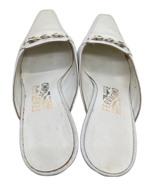 Salvatore Ferragamo（サルヴァトーレ フェラガモ）Salvatore Ferragamo (サルヴァトーレ フェラガモ) ミュール ホワイト サイズ:SIZE 5 1/2の古着・服飾アイテム