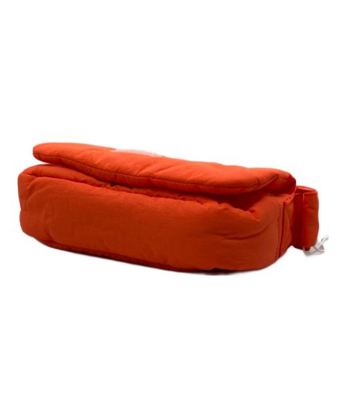 BEYOND THE VINES（ビヨンド ザ バインズ）BEYOND THE VINES (ビヨンド ザ バインズ) Pocket Poofy Bag レッドの古着・服飾アイテム