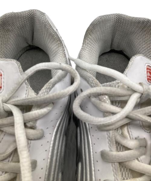 NIKE（ナイキ）NIKE (ナイキ) Shox R4 スニーカー シルバー サイズ:28の古着・服飾アイテム