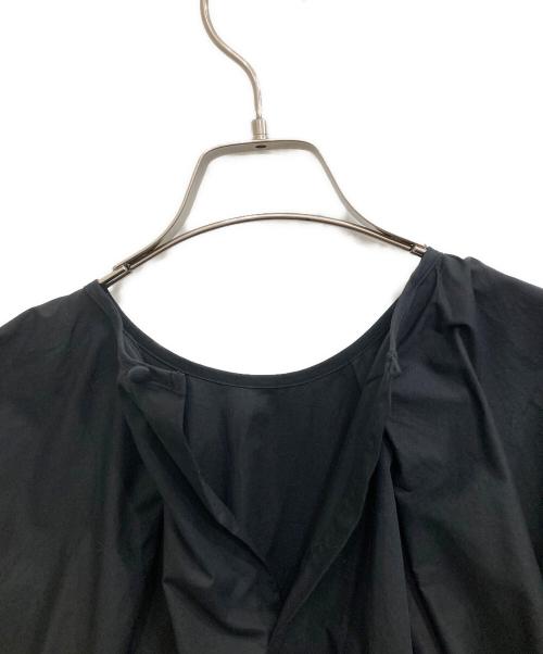 ENFOLD（エンフォルド）ENFOLD (エンフォルド) クリームパフスリーブトップ ブラウス ブラック サイズ:38の古着・服飾アイテム