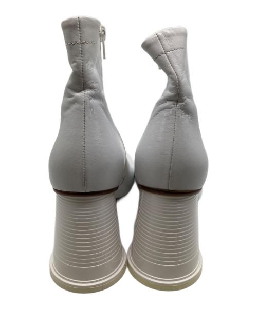 MM6 Maison Margiela（エムエムシックスメゾンマルジェラ）MM6 Maison Margiela (エムエムシックスメゾンマルジェラ) スクエアブーツ ホワイト サイズ:38の古着・服飾アイテム