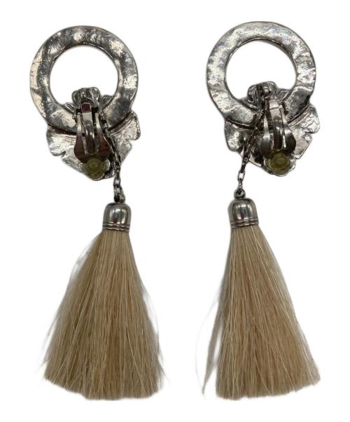 TOGA PULLA（トーガ プルラ）TOGA PULLA (トーガ プルラ) メタルフリンジイヤリング アイボリー 未使用品の古着・服飾アイテム