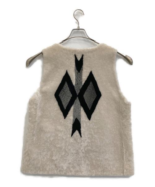 k.tsanikidis（ツァニキリス）k.tsanikidis (ツァニキリス) FRAMeWORK別注ムートンチマヨ柄ジレ アイボリー サイズ:Fの古着・服飾アイテム